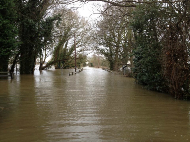 trent-in-flood-2012-looking-up-trent-lane